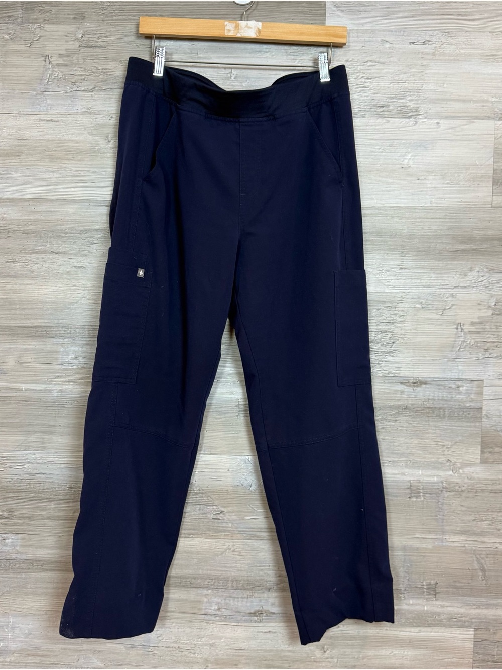 FIGS Men's Axim Cargo Scrub Pants Navy Blue Size Large Tech Collection T2001